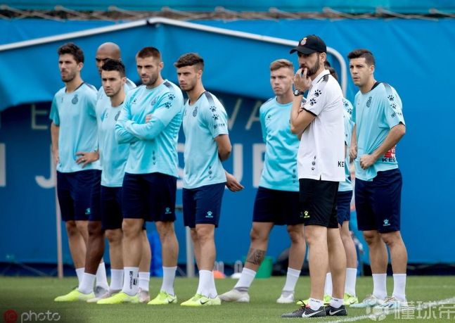 188篮球比分:西班牙人演练352阵型,多名球员位置可能发生变化