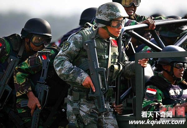 高清:中国印尼两国陆军特种兵联合训练